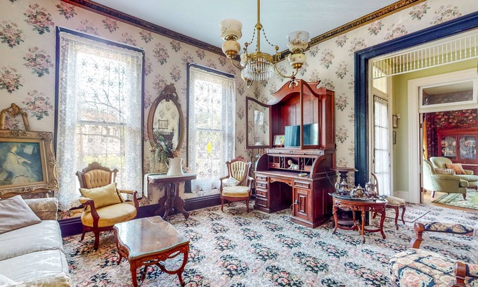 Springfield House | Historical Home w/Modern Conveniences w/Porches
