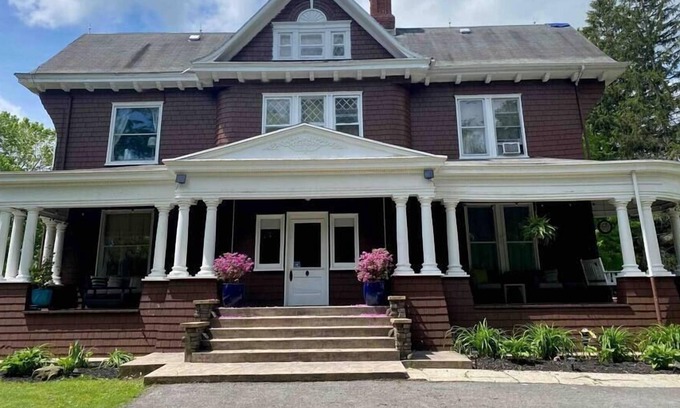 Terra Alta House | Historical Lakin Victorian Retreat home w/gym