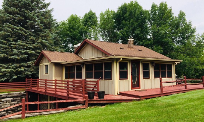 Elkhart Lake House | Historical Lodge in Elkhart Lake with Hot Tub