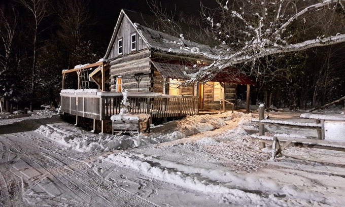 Eganville Cabin | Historical Square Timber Home right at the heart of Snow Country