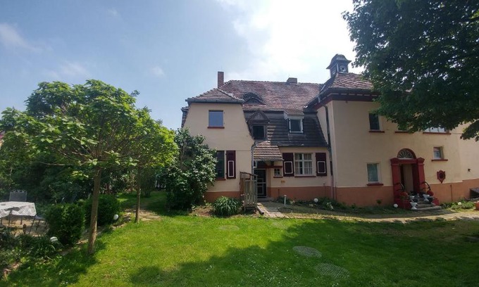 Stobnitz Apartment | Historische Schule "Ferienwohnung Pauline" I&II