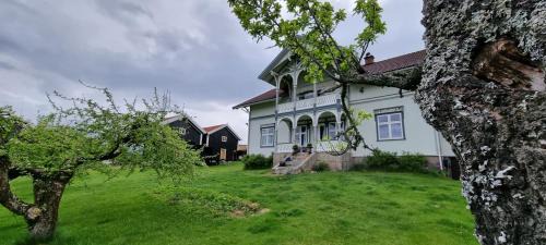 Gvarv House | Historisk opphold på Børte gård