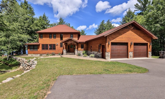 Mercer House | History-filled lakefront home with dock, fire pit, fireplace, & kayaks - dogs OK