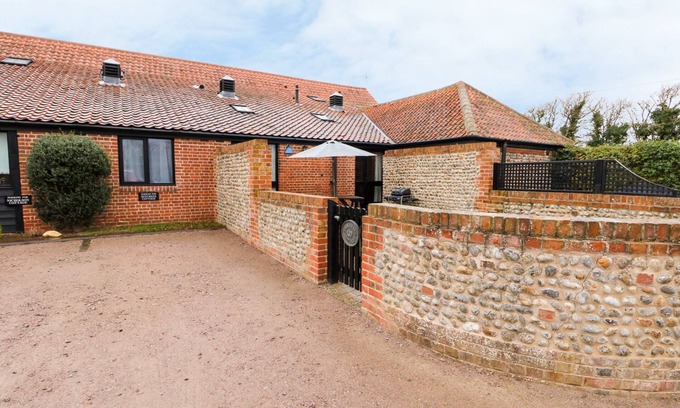 Happisburgh Cottage | HITCHENS COTTAGE, pet friendly in Happisburgh, East Anglia