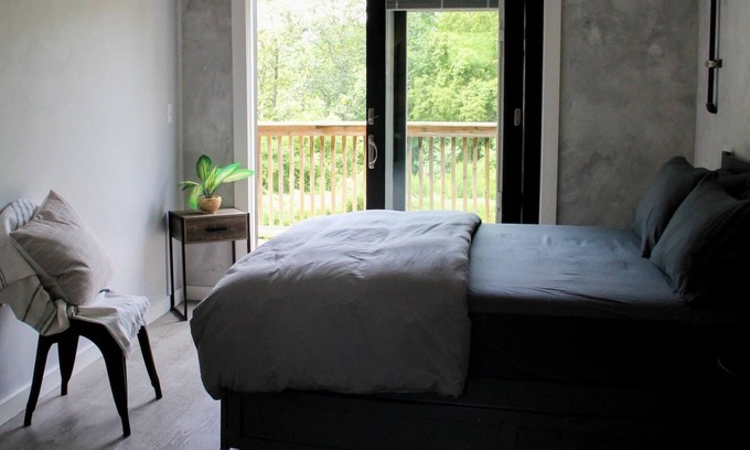 Malden House | Hits | Catskills Views | Pet Friendly | Studio