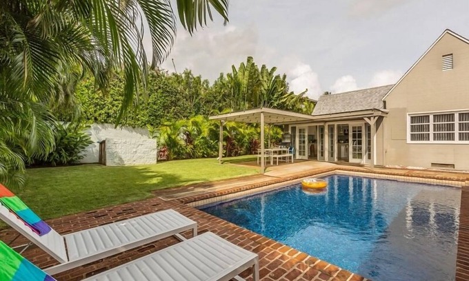 Kahala House | Ho'okipa Villa: Historic Home+Guest Cottage in Kahala near the Beach w/Pool & AC