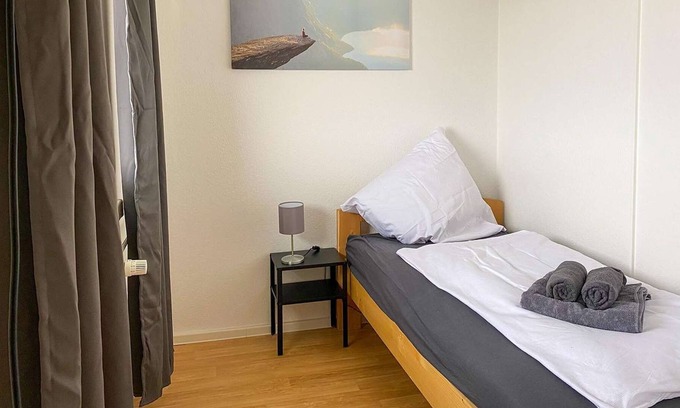 Zwickau Apartment | HÖ01 large apartment with dryer and washing machine