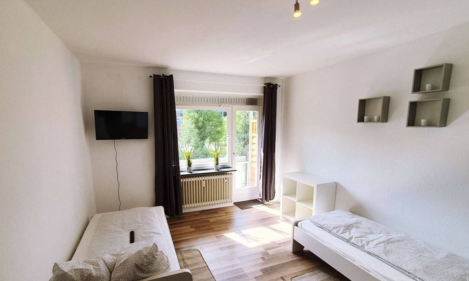 Celle Apartment | HÖ01 large apartment with dryer and washing machine