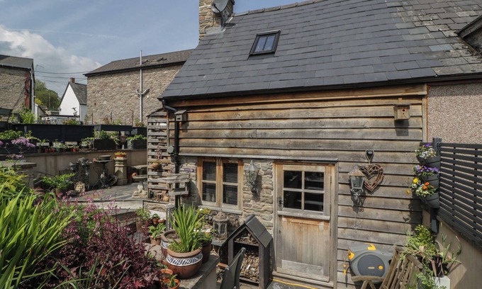 Hay on Wye Cottage | HOARDERS COTTAGE, romantic, luxury holiday cottage in Hay-On-Wye