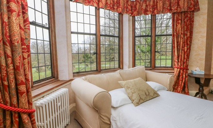 Chiddingstone Hoath Cottage | Hoath House