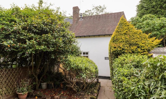 Kenilworth House | Hock-tide Cottage