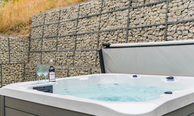Folkestone House | Hockley House by Bloom Stays - Ideal for family groups, and groups of friends