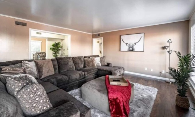 Lubbock Apartment | Hoff Gardens 10 - 2BR 2BA - Downtown Lubbock