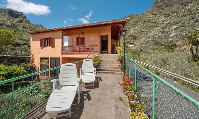 Lomito Fragoso y Honduras House | Holiday Home 'Zaida' with Mountain View, Private Terrace and Wi-Fi