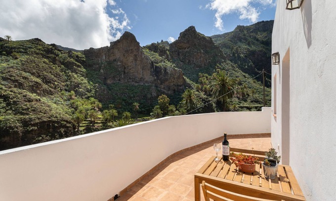 San Sebastian de la Gomera House | Holiday Home 'Coralia' with Private Garden and Wi-Fi