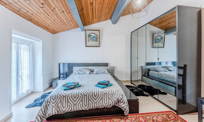 Saint-Seurin-de-Cadourne House | Holiday Home 'Gite Chez Lea' with Wi-Fi