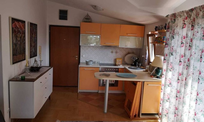 Gospostina Apartment | Holiday 1BR Apartment with Sea View in Budva