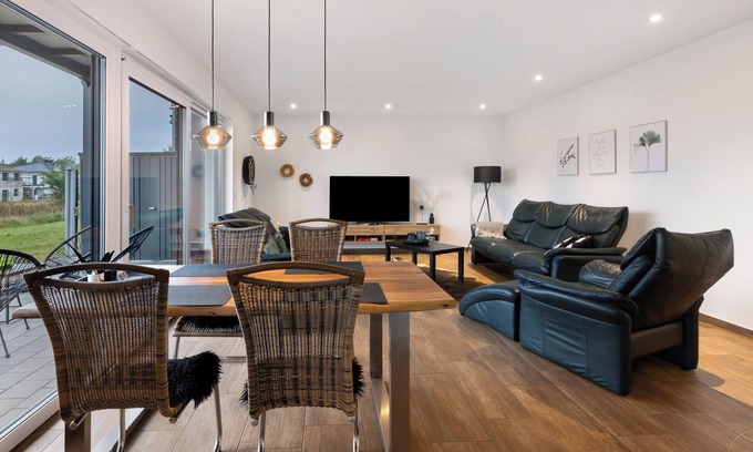 Muldestausee Apartment | Holiday Apartment "Spanier" with Lake View, Private Terrace & Wi-Fi