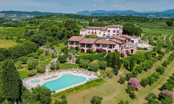 Desenzano del Garda Apartment | Holiday apartment with lake view, air conditioning, WiFi and pool