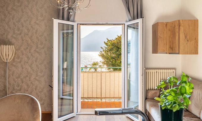 Assenza Apartment | Holiday Apartment "Assenza" with Lake View & Balcony