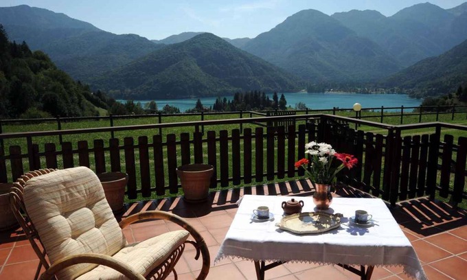 Mezzolago Apartment | Holiday apartment with a wonderful lake view