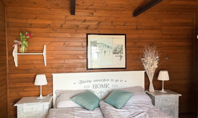 Wesselburenerkoog Apartment | Holiday Apartment 'Holzhaus' with Private Terrace, Garden and Wi-Fi