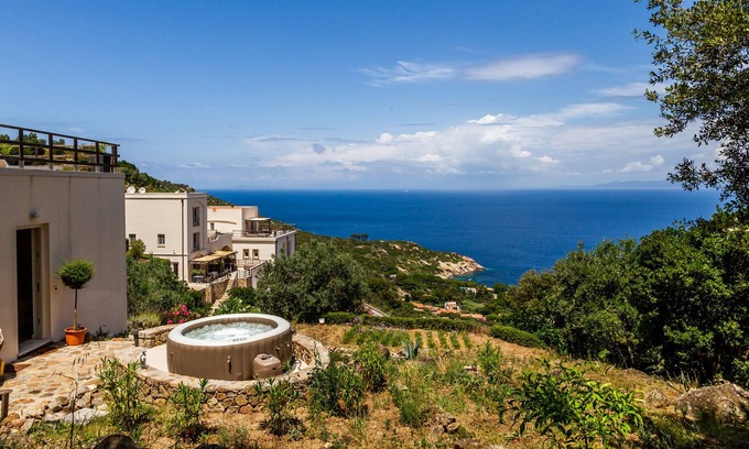 Isola del Giglio Apartment | Holiday Apartment 'Casa Romantica' with Sea View, Terrace & Wi-Fi