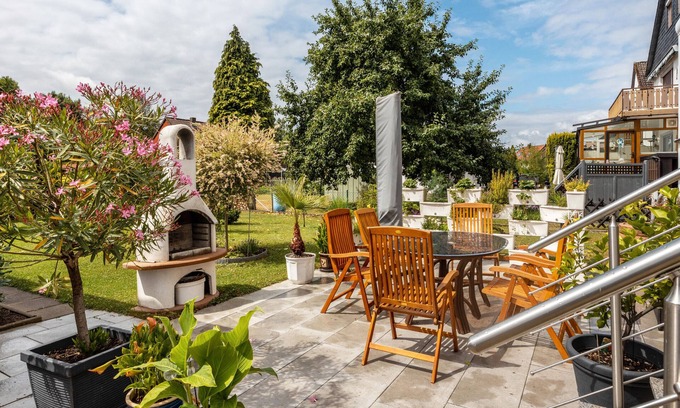 Hattorf Apartment | Holiday Apartment 'Waldmann' with Shared Terrace, Shared Garden and Wi-Fi