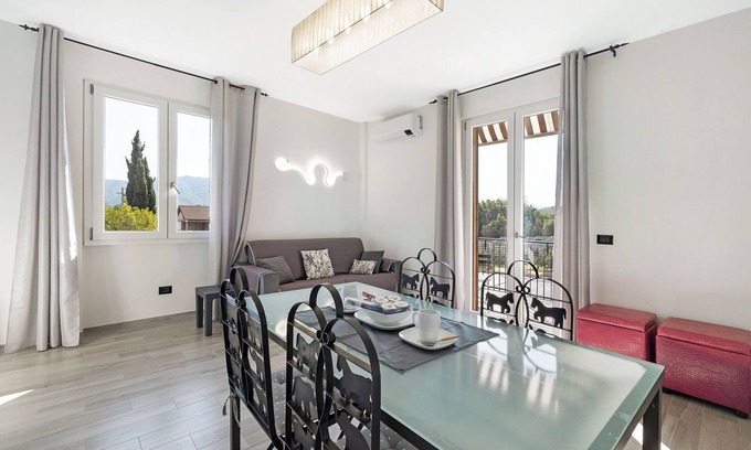 Piamboschi Apartment | Holiday Apartment 'Cà de Anto' with Mountain View, Balcony & Wi-Fi
