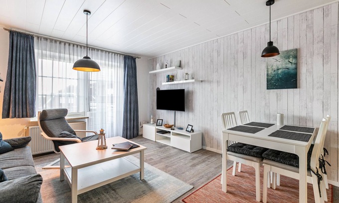 Friedrichskoog-Spitze Apartment | Holiday Apartment Silbermöwe with Balcony and Wi-Fi