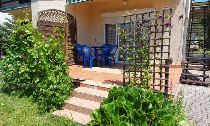Balatonszarszo Apartment | Holiday apartment 300 m from Lake Balaton with air conditioning