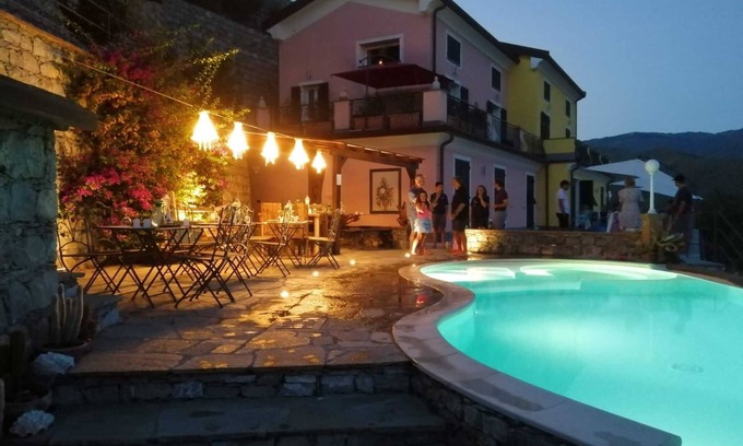 Casarza Ligure Apartment | Holiday Apartment "Villa Lice - Sciacchetrà" with Mountain View, Shared Garden & Wi-Fi