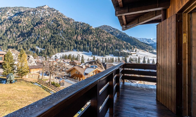 Pera Apartment | Holiday Apartment "Ciasa Apelli" with Mountain View & Terrace