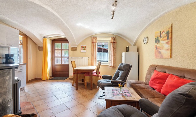 Hohnstein Apartment | Holiday Apartment '2' with Shared Terrace, Shared Garden and Wi-Fi