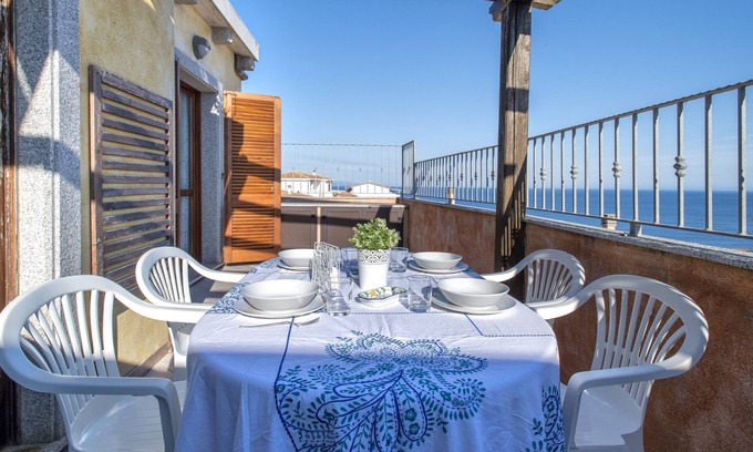 Castelsardo Historic Centre Apartment | Holiday Apartment "Attico Castelsardo" with Sea View, Private Terrace & A/C