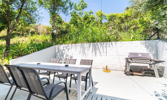 Gardenos Apartment | Holiday Apartment "Ariel Studio 4" with Balcony, Shared Terrace & Wi-Fi