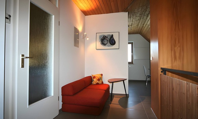 Iznang Apartment | Holiday Apartment Ausguck Without Balcony with Lake View, Shared Terrace and Wi-Fi