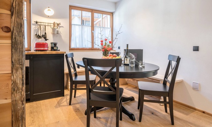 Bressanone Apartment | Holiday Apartment "Binderhof Apt Untn" with Mountain View, Shared Garden and Wi-Fi