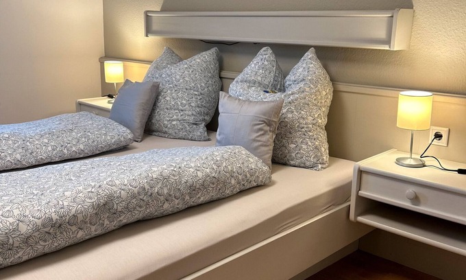 Gellinghausen Apartment | Holiday Apartment '2, 70sqm' with Shared Terrace, Shared Garden and Wi-Fi