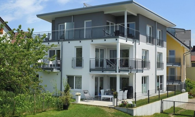 Enzisweiler Apartment | Holiday Apartment 'Dinkelbach Feriendomicil Objekt 2 C Highlight' with Lake View and Elevator