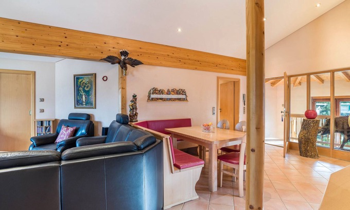 Lauf Apartment | Holiday Apartment 'Haus Am Bächel' with Balcony and Wi-Fi