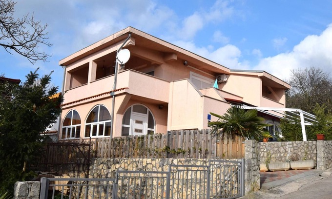 Pinezici Apartment | Holiday apartment with sea view