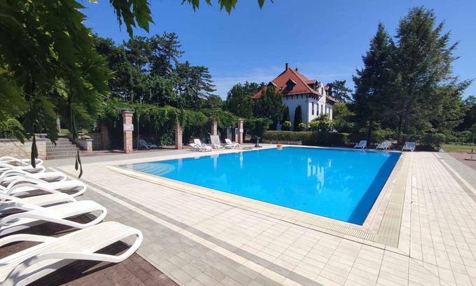 Balatonudvari Apartment | Holiday apartment with pool and air conditioning on the water