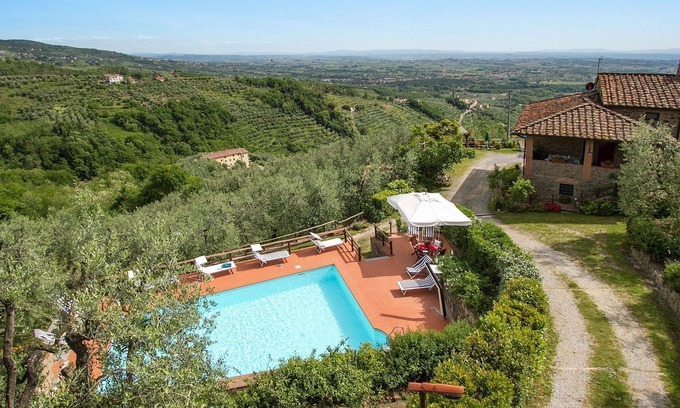 Giugnano House | Holiday Apartment in Farrmhouse with Pool for 9 People