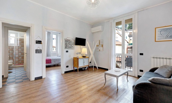 Finale Ligure Apartment | Holiday Apartment '4 Passi Mare' with Balcony, A/C & Wi-Fi