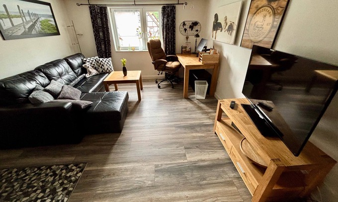 Melsungen Apartment | Holiday Apartment 'Kalle' with Balcony and Wi-Fi