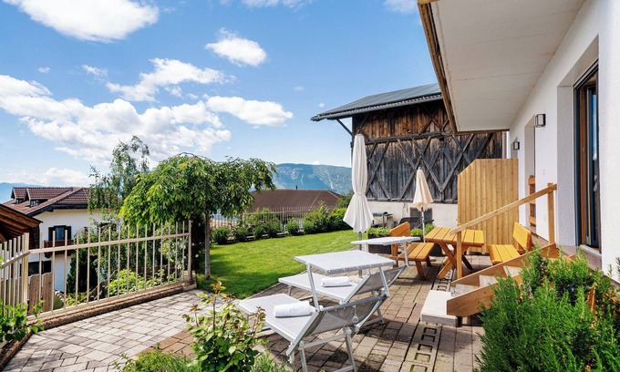 Salonetto Apartment | Holiday Apartment 'Kaltern' with Mountain View, Shared Terrace and Wi-Fi