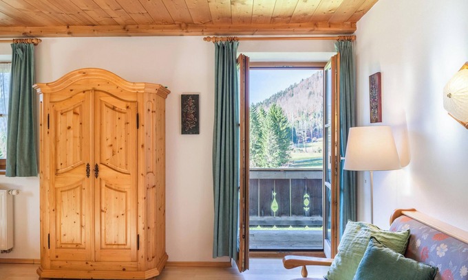 Jachenau Apartment | Holiday Apartment Karwendelblick with Mountain View