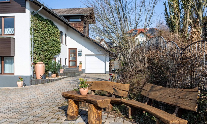 Kirchheim Apartment | Holiday Apartment "Kirchheim" with Private Terrace, Private Garden and Wi-Fi