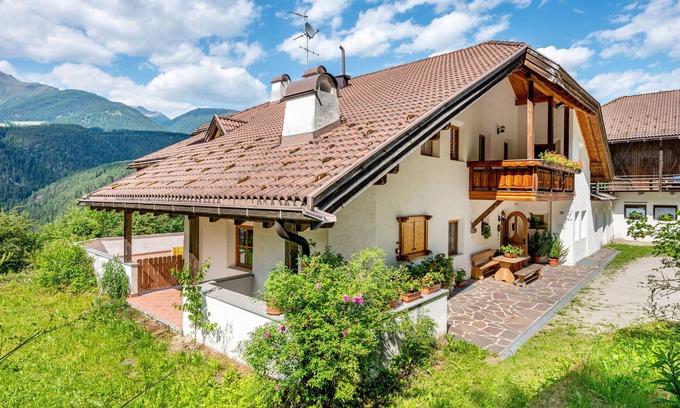 Vandoies Apartment | Holiday Apartment 'Lindenhof Apt 6' with Shared Garden & Wi-Fi
